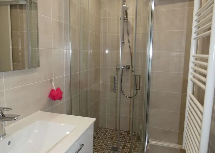 Pres De La Avec Piscine Et Parking - Fr-1-328-249 شقة *