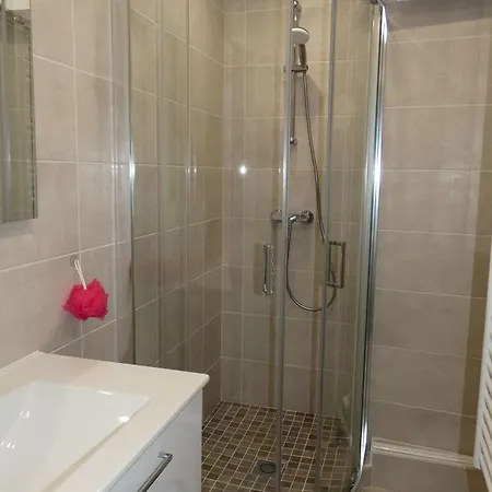 Pres De La Avec Piscine Et Parking - Fr-1-328-249 Διαμέρισμα *